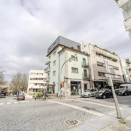 By House And People アパート ブラガ