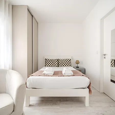 アパート By House And People