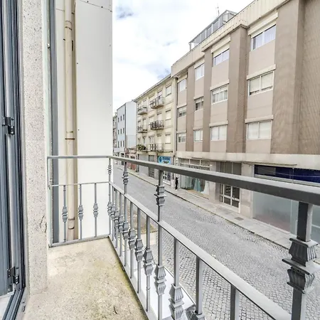 By House And People * 브라가